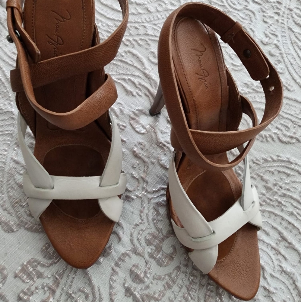max arzia strappy heels